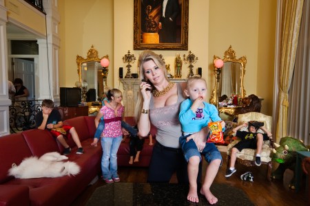 Jackie and her children, Orlando, Florida ©Lauren Greenfield 2011/INSTITUTE