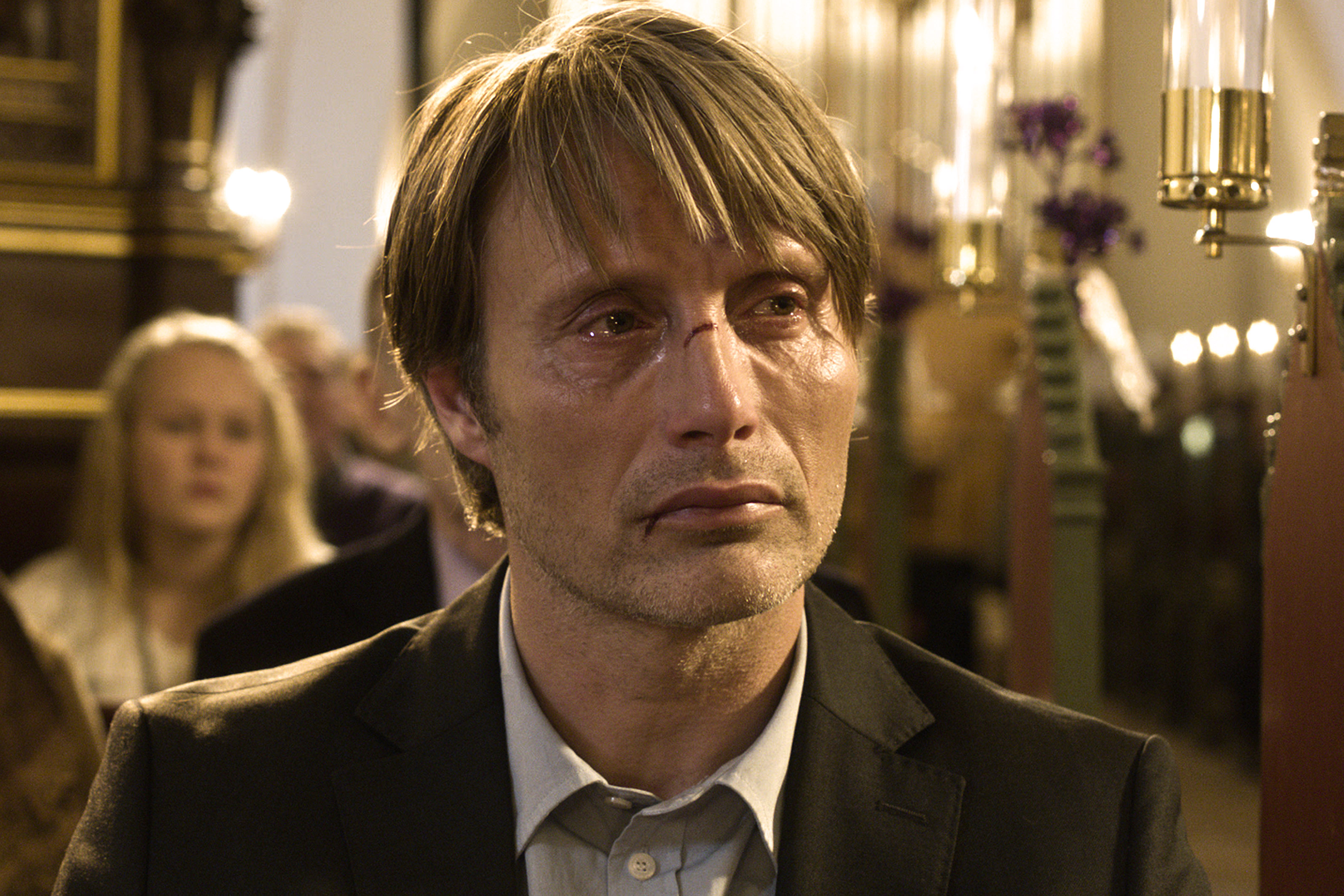 officia_Mads_Mikkelsen_in_church_TheHunt_FramegrabPhoto_by_Charlotte_Bruus_Christensen