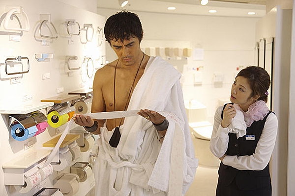 Hiroshi-Abe-and-Aya-Ueto-in-Thermae-Romae3