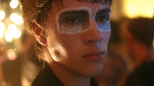 8qK3q3_closetmonster_01_o3_8698541_1438737331